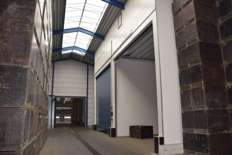 Van der Avoird Bloembollen breidt uit met twee droogcellen in Lemmer. ACN Techniek verzorgt de installaties voor deze uitbreiding.